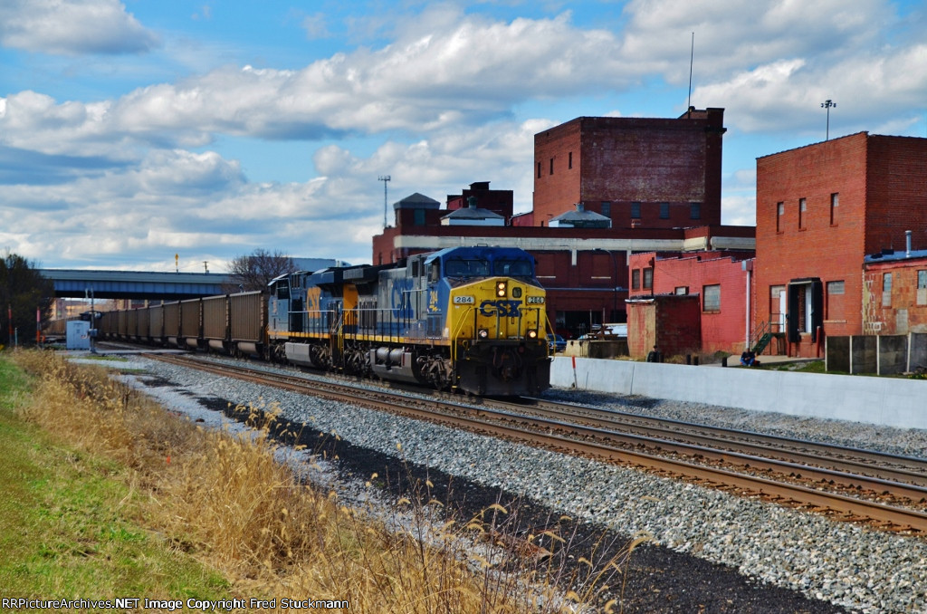 CSX 284 returns empty coal hoppers east.